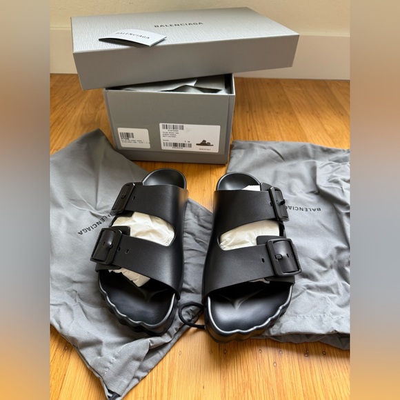 NEW IN BOX: Balenciaga Sunday Leather Sandal - Picture 3 of 9